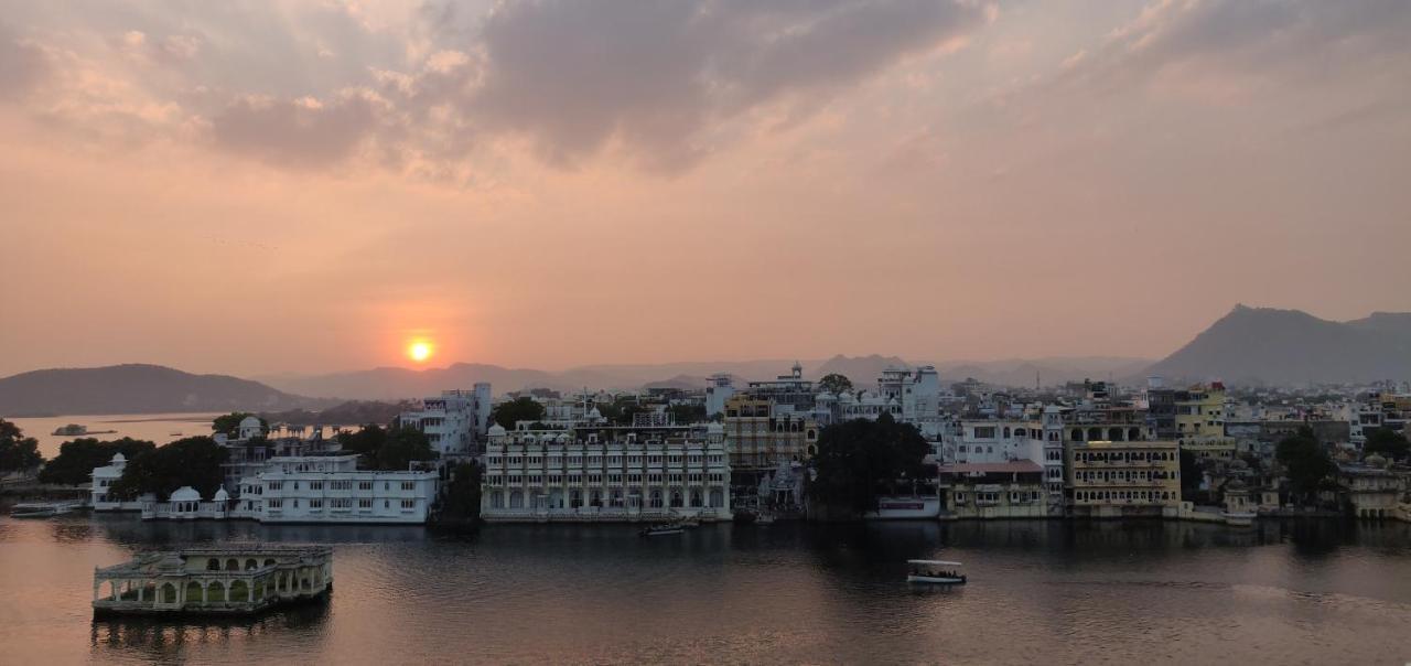 Hotel The Tiger Udaipur Exterior photo